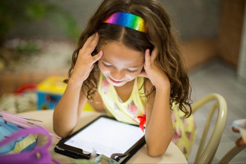 Easy Ways to Distract Kids From Gadgets